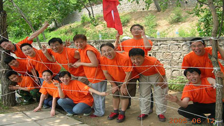高效的工作，，，，，，，，快乐的生活，，，，，，，，参与团队协作拓展训练